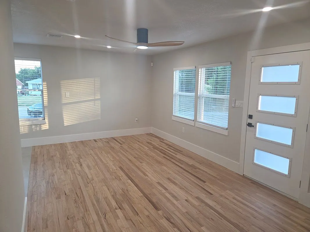 3 bed, 1.0 bath, 870 sqft, $1,745 — Photo 4