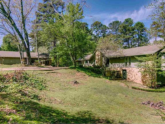 3rd image of 3 Oakridge Cir