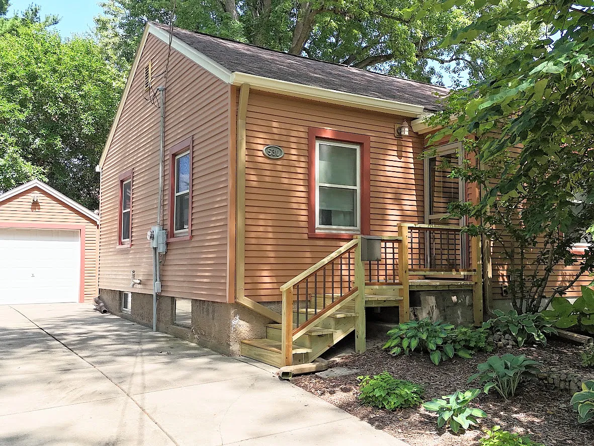2 bed, 915 sqft, $2,295 — Photo 1