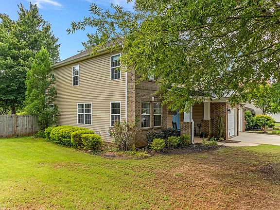 3rd image of 457 Etowah Dr