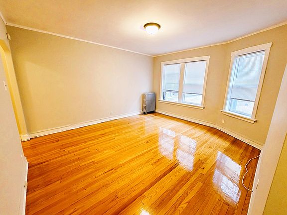 3rd image of 4805 N Hermitage Ave #1