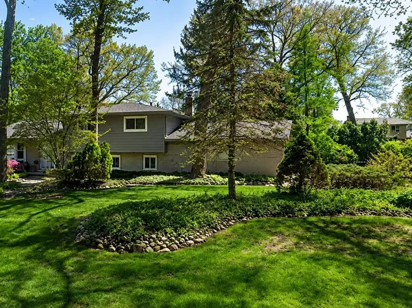 6746 Chatsworth Dr, Shelby Township, MI 48316