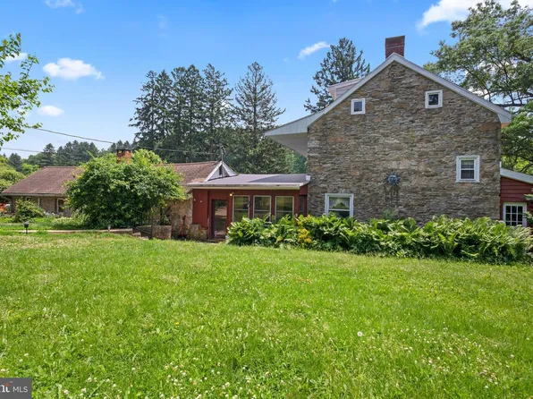 564 Blandon Rd, Fleetwood, PA 19522