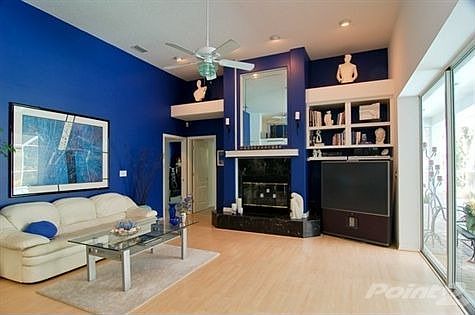 6121 Savoy_Cir_family_rm-Vht