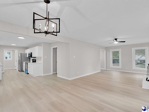 3rd image of 1442 London Dr