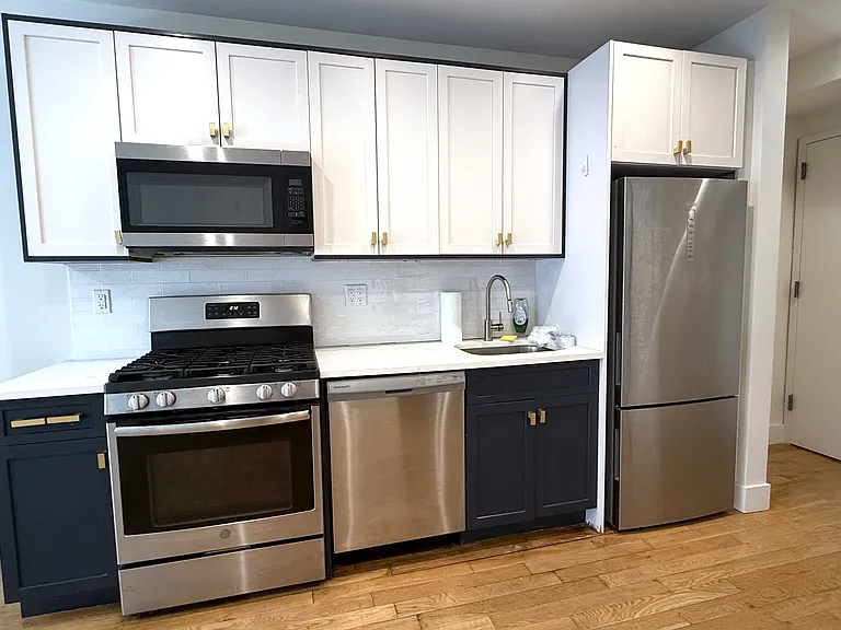 1704 Ocean Ave #3A — Photo 2