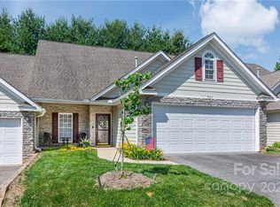 887 W Pointe Dr UNIT 27, Asheville, NC 28806