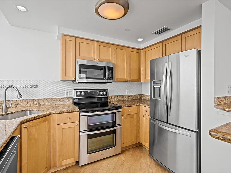 1300 West Ave #2700 — Photo 41