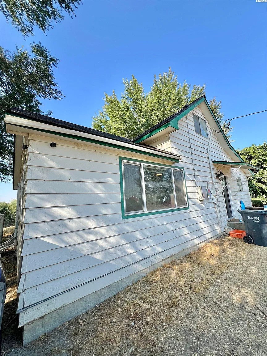 9583 Van Belle Rd photo 1