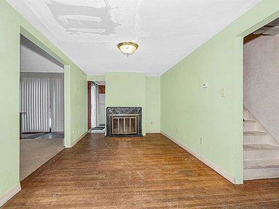 5th image of 126 Groton Rd