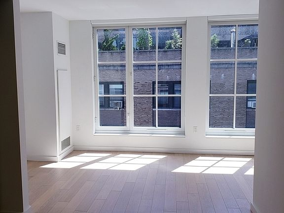 5th image of 535 W 43rd St APT S4f