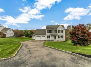 18 Orchard Dr, Poughquag, NY 12570