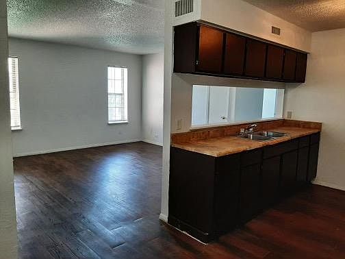 4th image of 420 S 3rd St #204