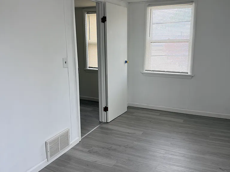 499 6th Ave — Photo 9