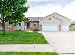 4025 Maryhill Dr, Cedar Falls, IA 50613