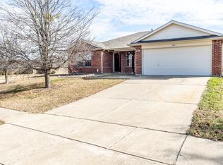 1004 Windsor Ln, Forney, TX 75126