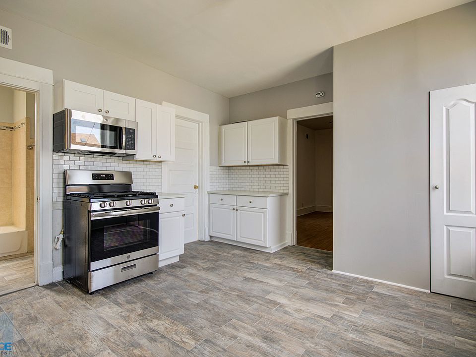 2828 North Lawndale Avenue Kitchen Style One Photo