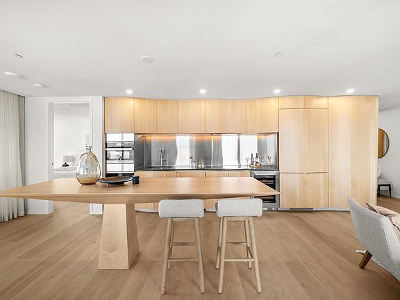 3rd image of 1568 Alberni St #3702