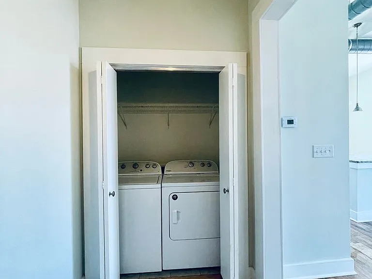 146 E Washington St — Photo 12