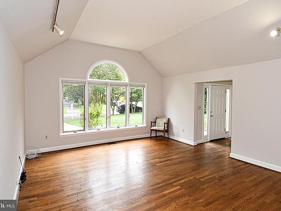 4th image of 7813 Sycamore Dr
