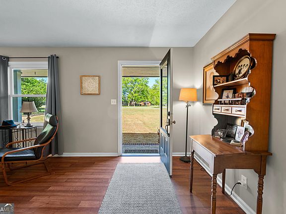 4th image of 426 Sivell Rd