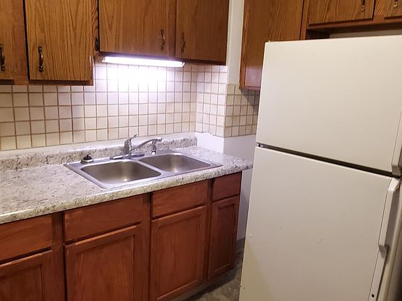 3rd image of 815 Oakley Ave