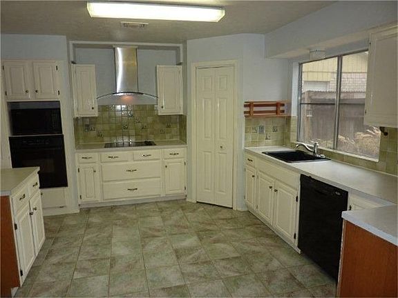 4th image of 8507 Lake Crystal Dr
