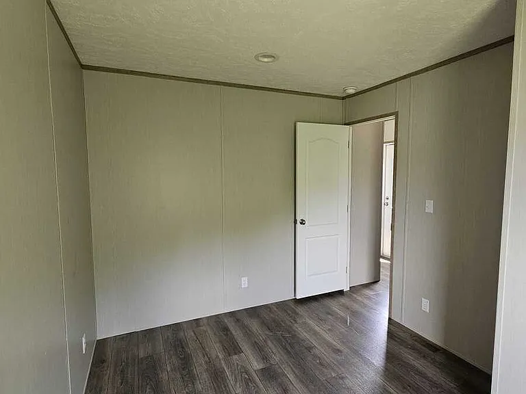2737 W Washington Ctr #141 — Photo 12