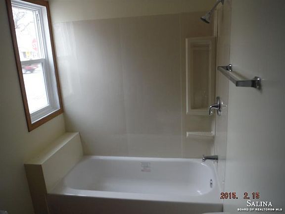 3rd image of 721 W Elm St