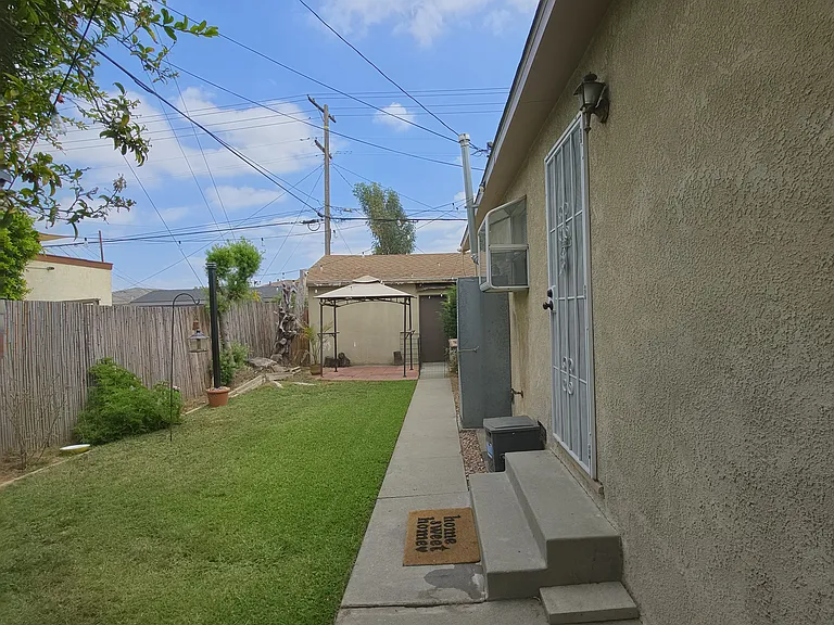 1844 1/2 So Chapel Ave — Photo 15