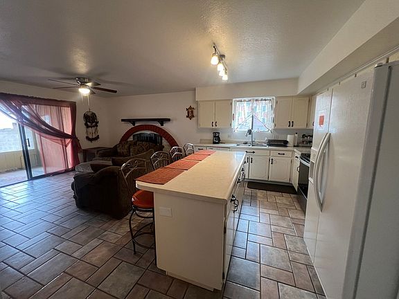 5th image of 501 E Suffolk Dr