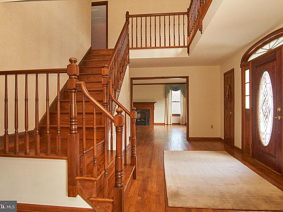 5th image of 718 Ann Dr