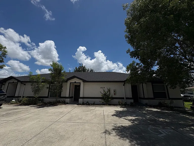 509 SE 6th Pl — Photo 1