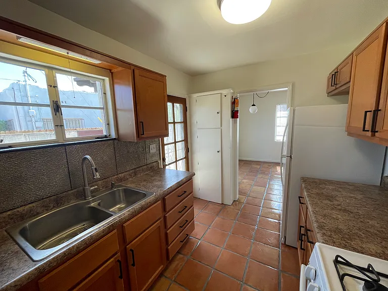 318 N Fremont Ave — Photo 6