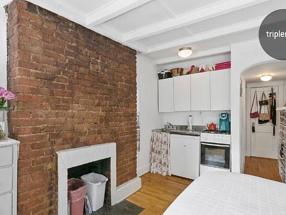 4th image of 15 Cornelia St #3B