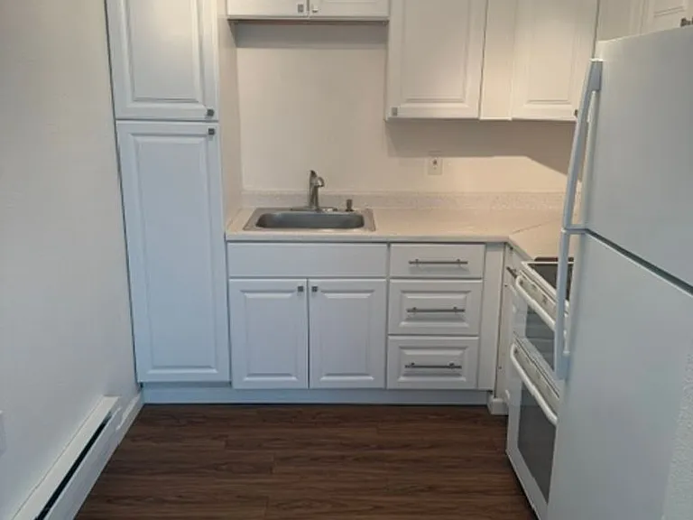 301 Apartments — Photo 22