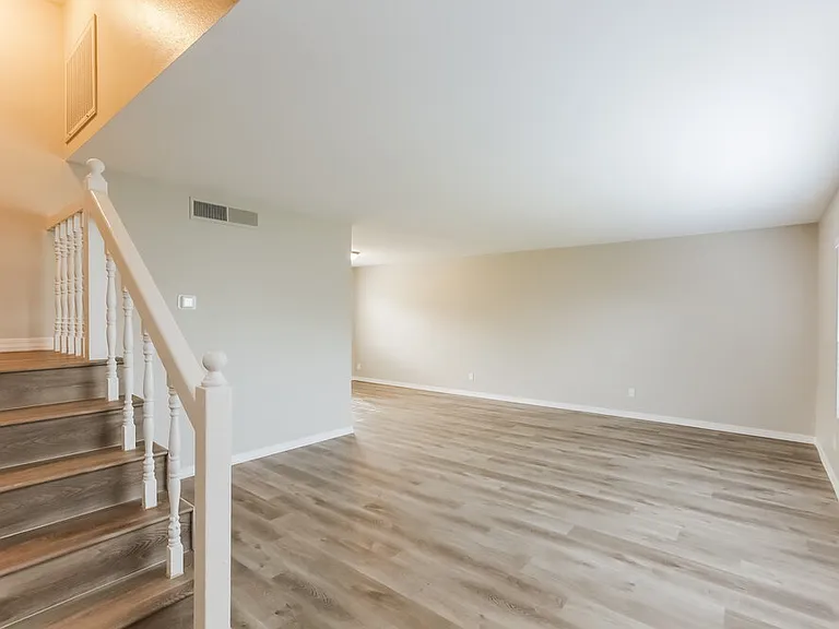 2633 W Monte Ave — Photo 5