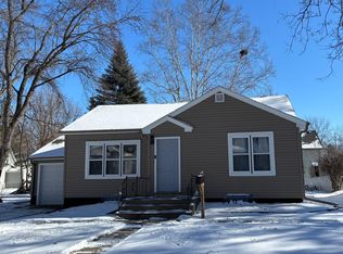 825 Ivy Ln SE, Hutchinson, MN 55350
