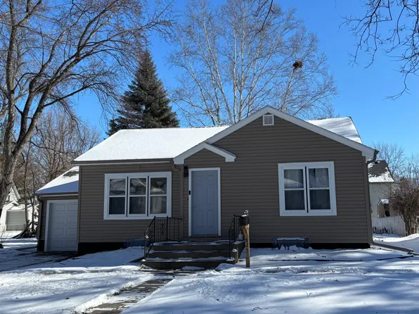 825 Ivy Ln SE, Hutchinson, MN 55350