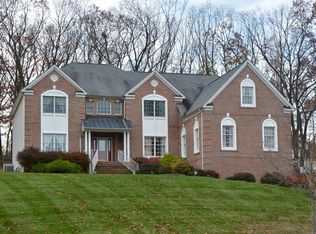 9 Ups N Downs Ct, Flemington, NJ 08822