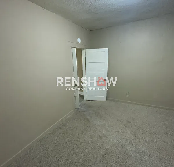 525 Baxter St — Photo 9