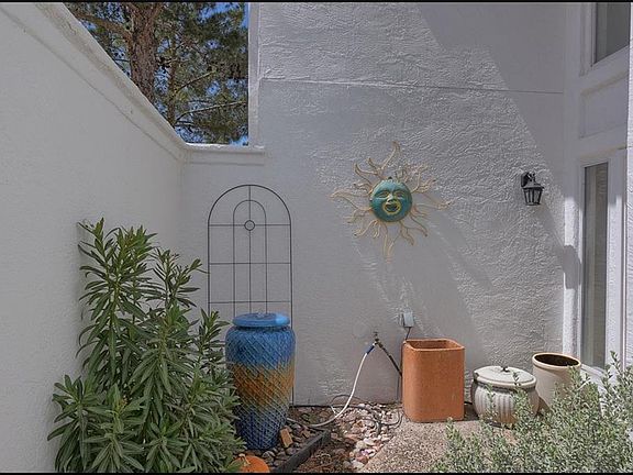4th image of 709 Patio Feliz Ln