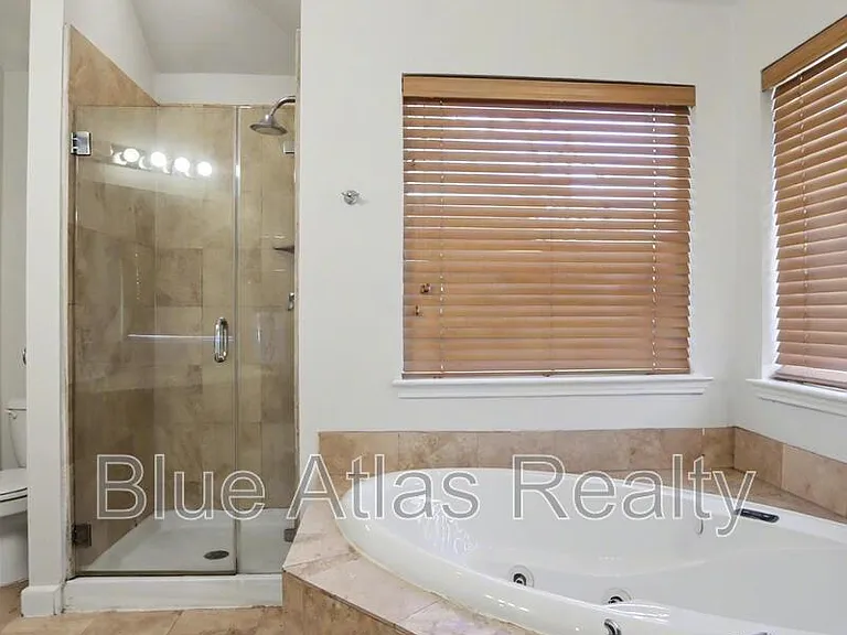 4905 Canberra Ln — Photo 11