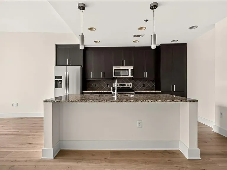 1080 Peachtree St NE #2004 — Photo 8