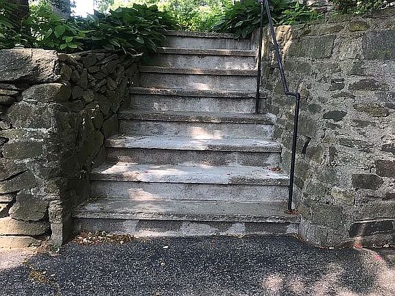 Walkway from Driveway 