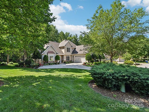 3rd image of 145 Fernbrook Way