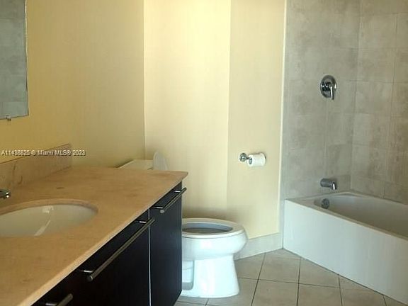 4th image of 1900 N Bayshore Dr APT 2418