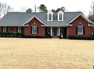 95 Camelot Ln, Anniston, AL 36207