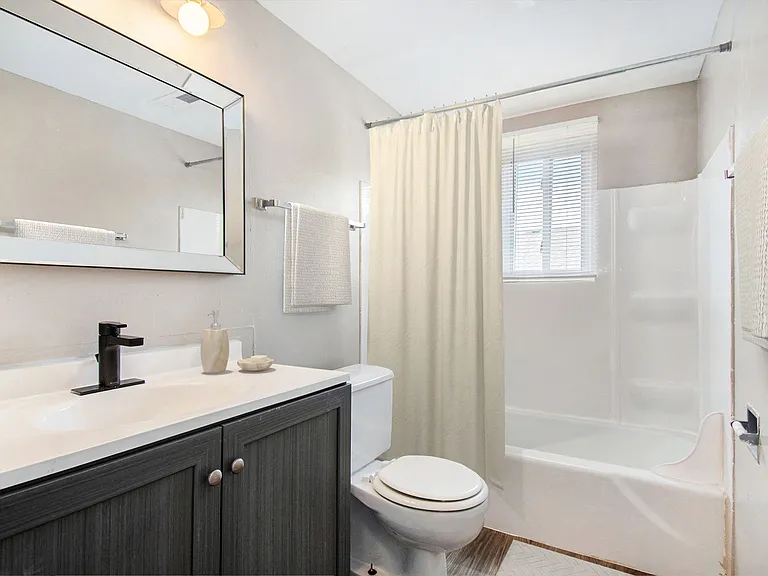 Harrisburg Square Apartments — Photo 7