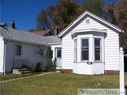 2nd image of 2218 Lincolnway W